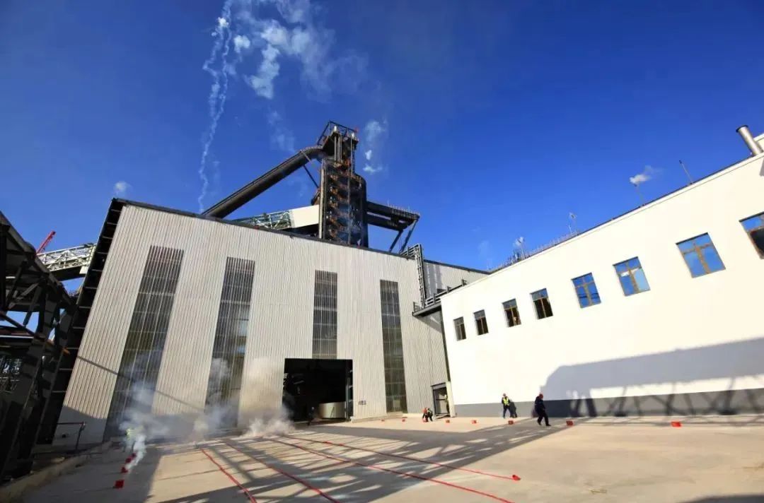 乌钢第一座绿色低碳环保型大高炉成功引风烘炉